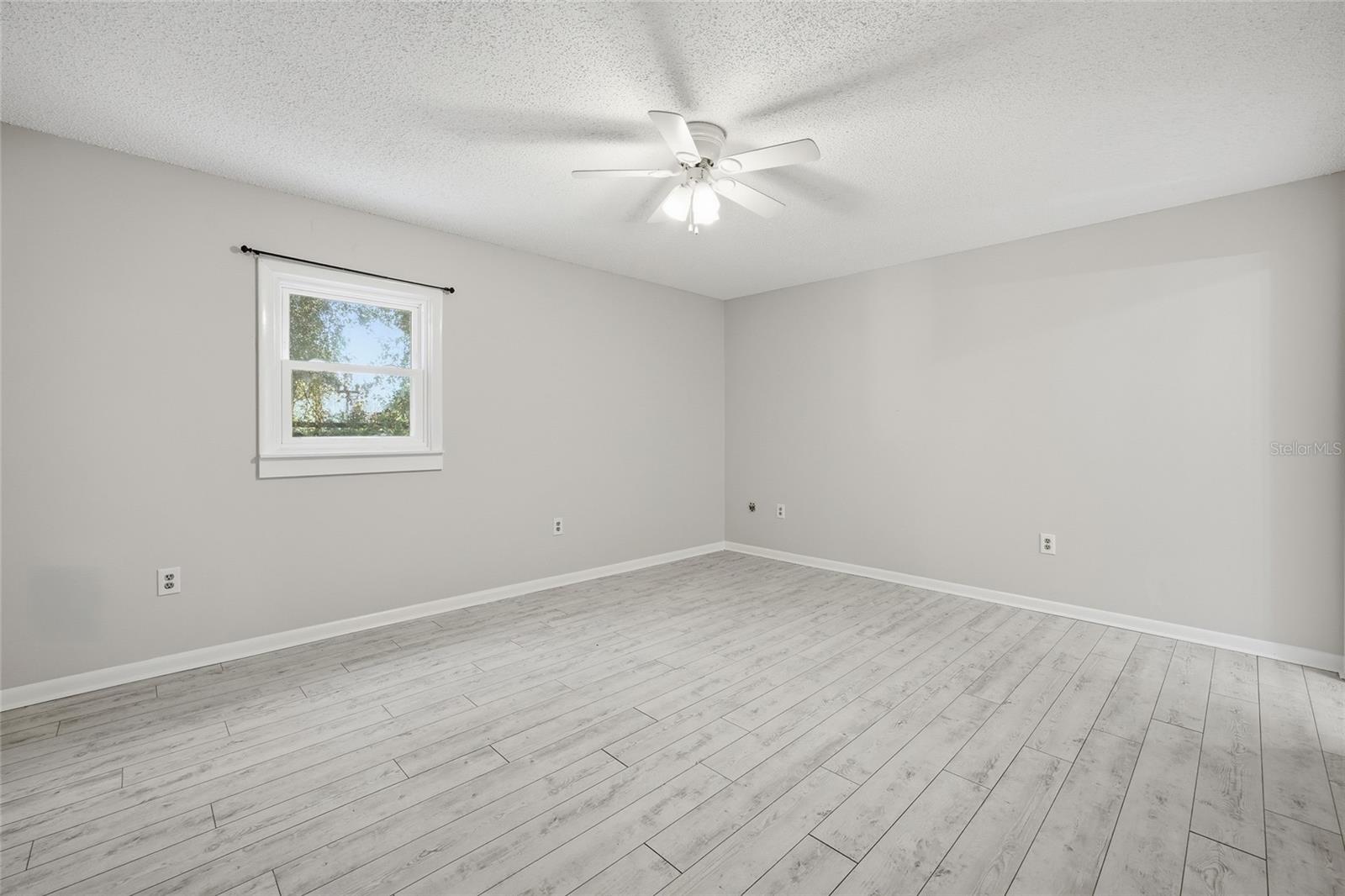 ROLLING HILLS MANOR - Residential