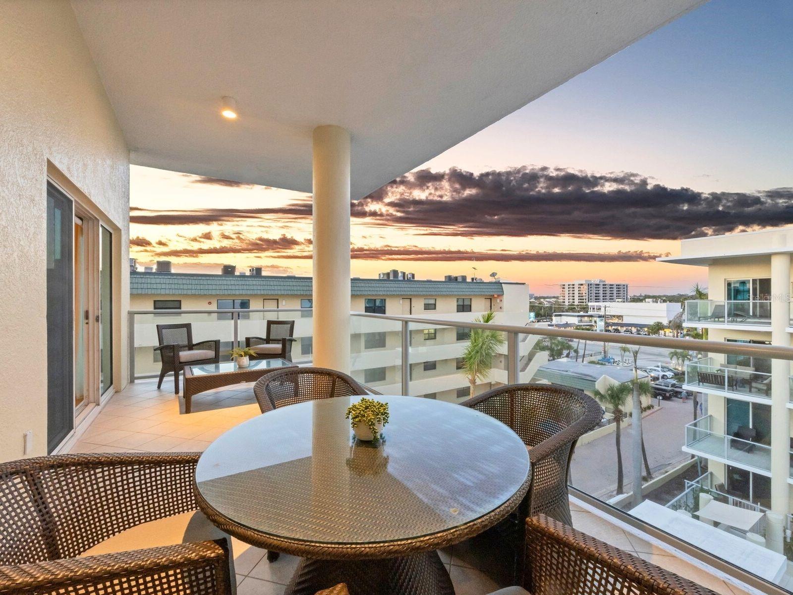 CRESCENT SIESTA KEY - Residential