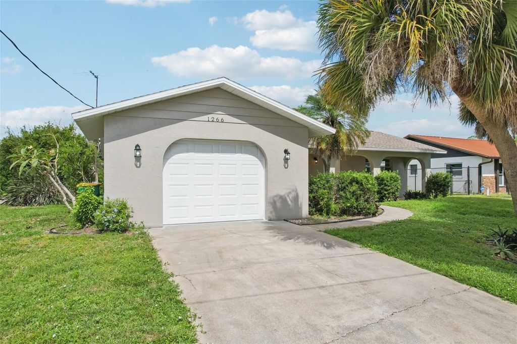 Englewood Florida Foreclosures 6 Photo of 1266 Lincoln Drive, Englewood, FL 34224 (MLS # O6349040)
