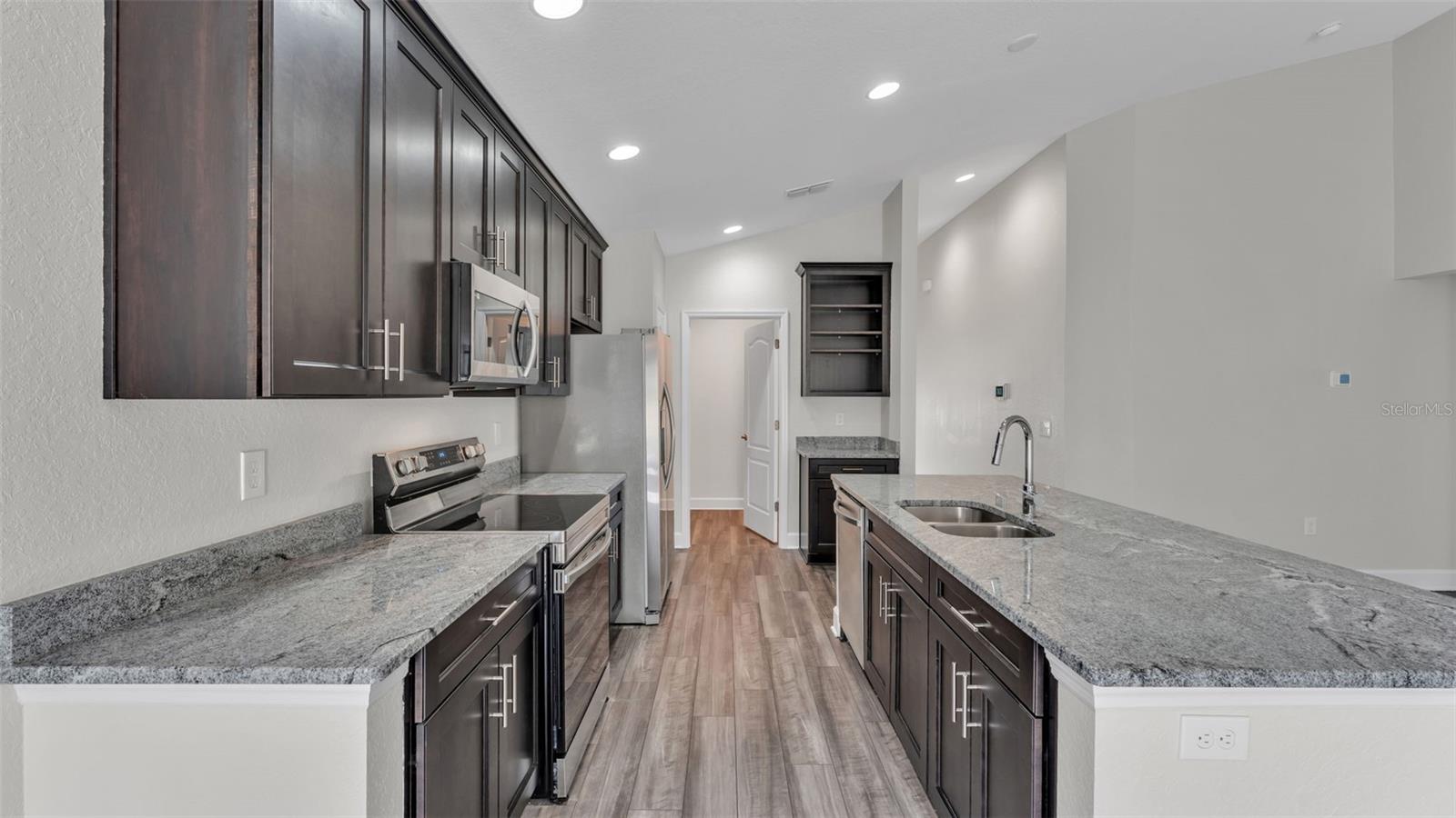 EAGLE POINTE/LAKELAND - Residential