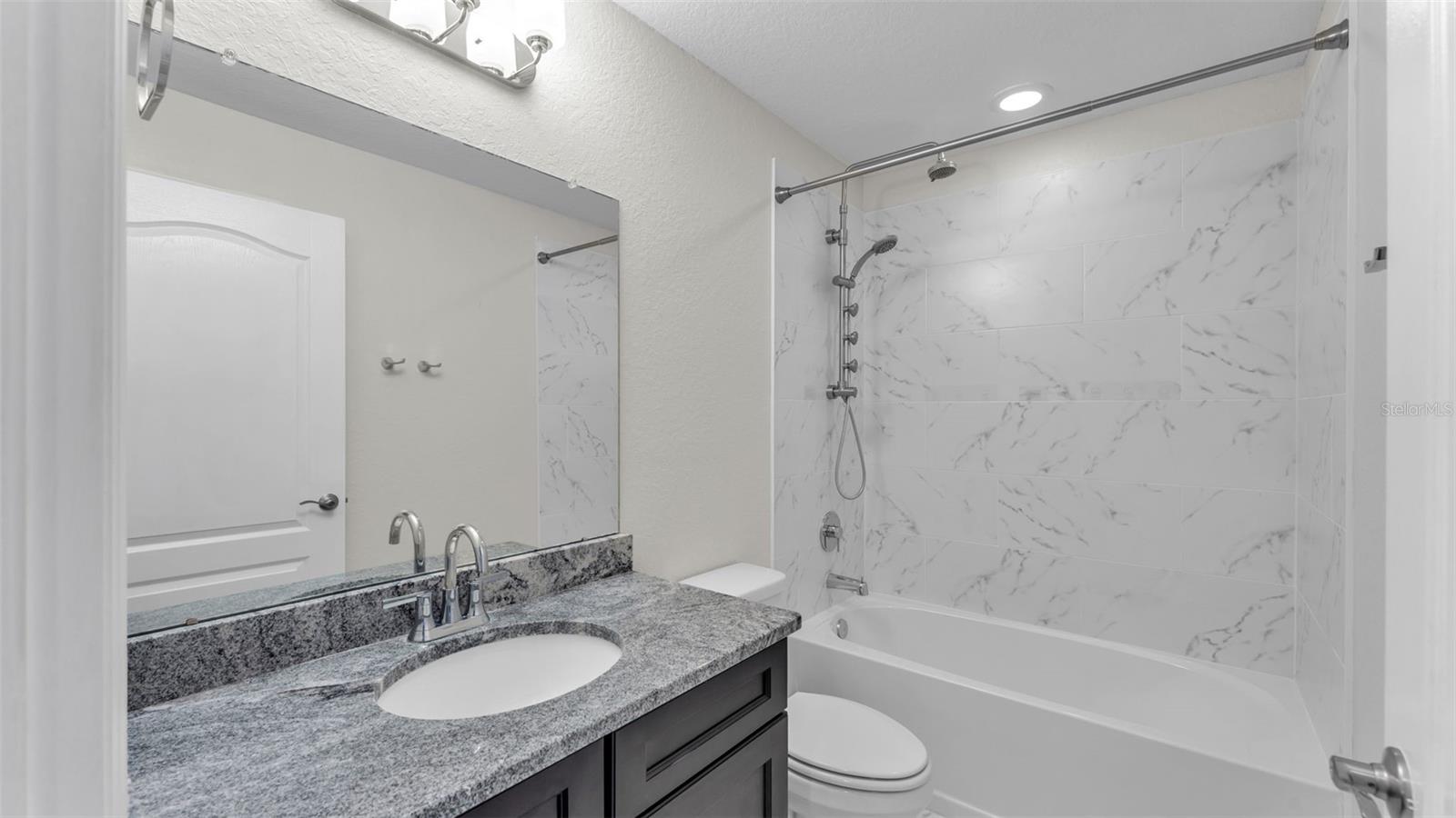 EAGLE POINTE/LAKELAND - Residential