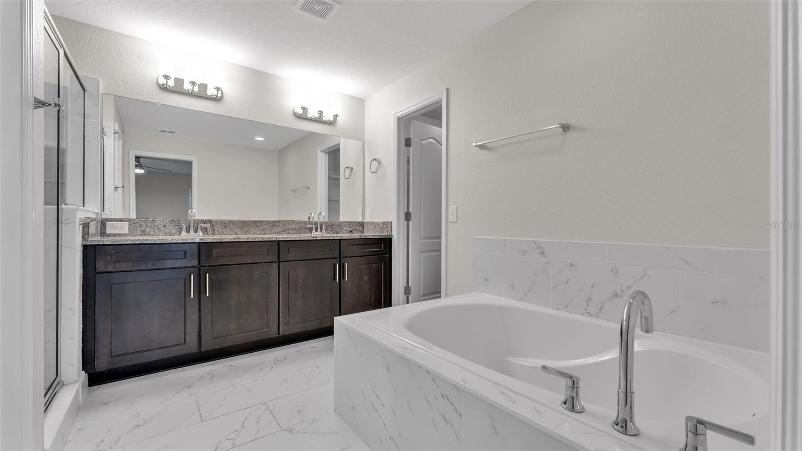 EAGLE POINTE/LAKELAND - Residential