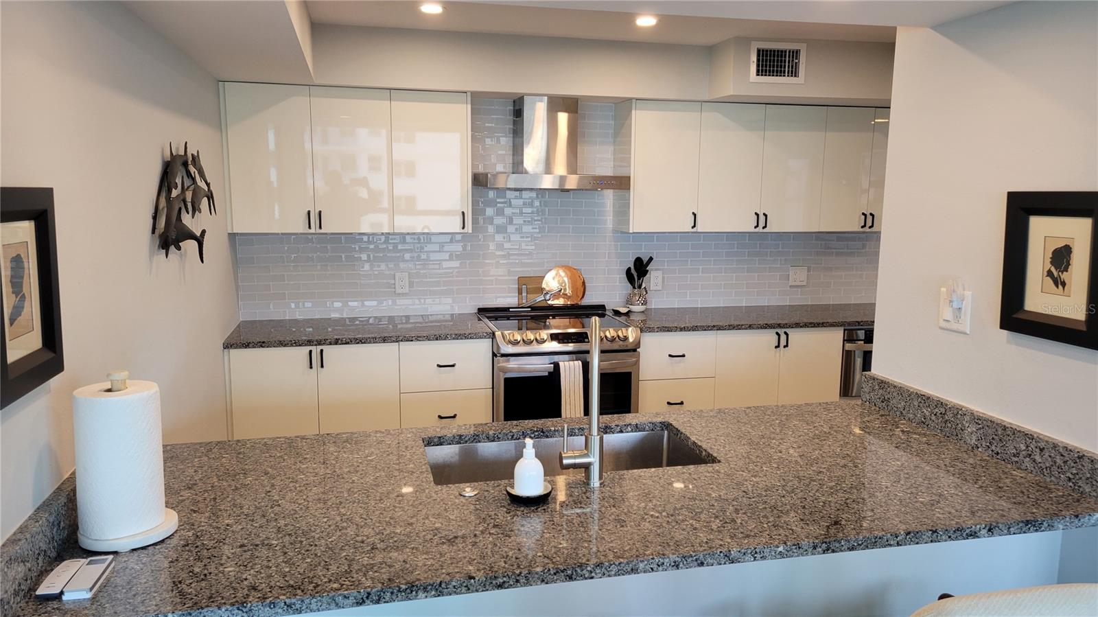 SUNSET TOWERS - Residential Lease