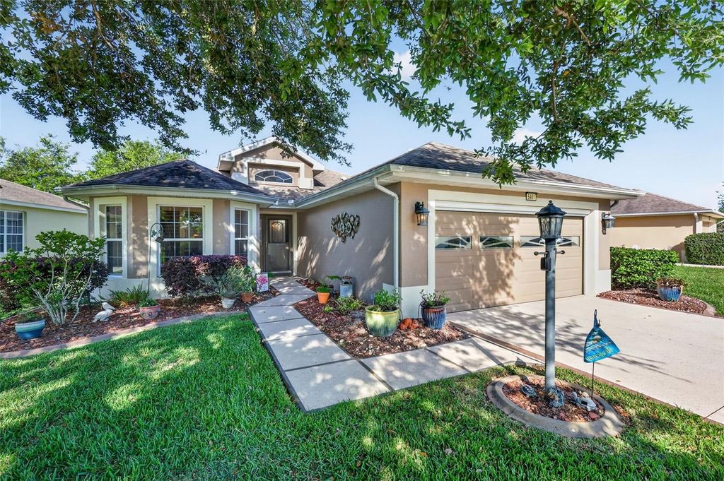 Photo of 5401 Aurora Drive, Leesburg, FL 34748 (MLS # G5111109)