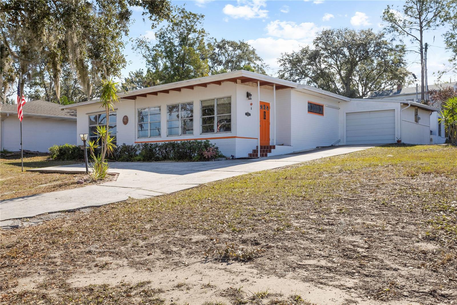 814 S LAKESHORE BOULEVARD