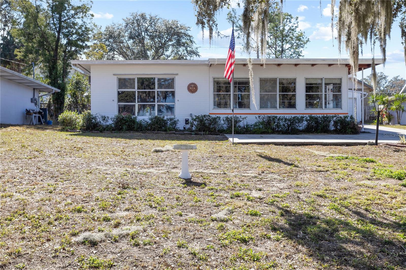 814 S LAKESHORE BOULEVARD