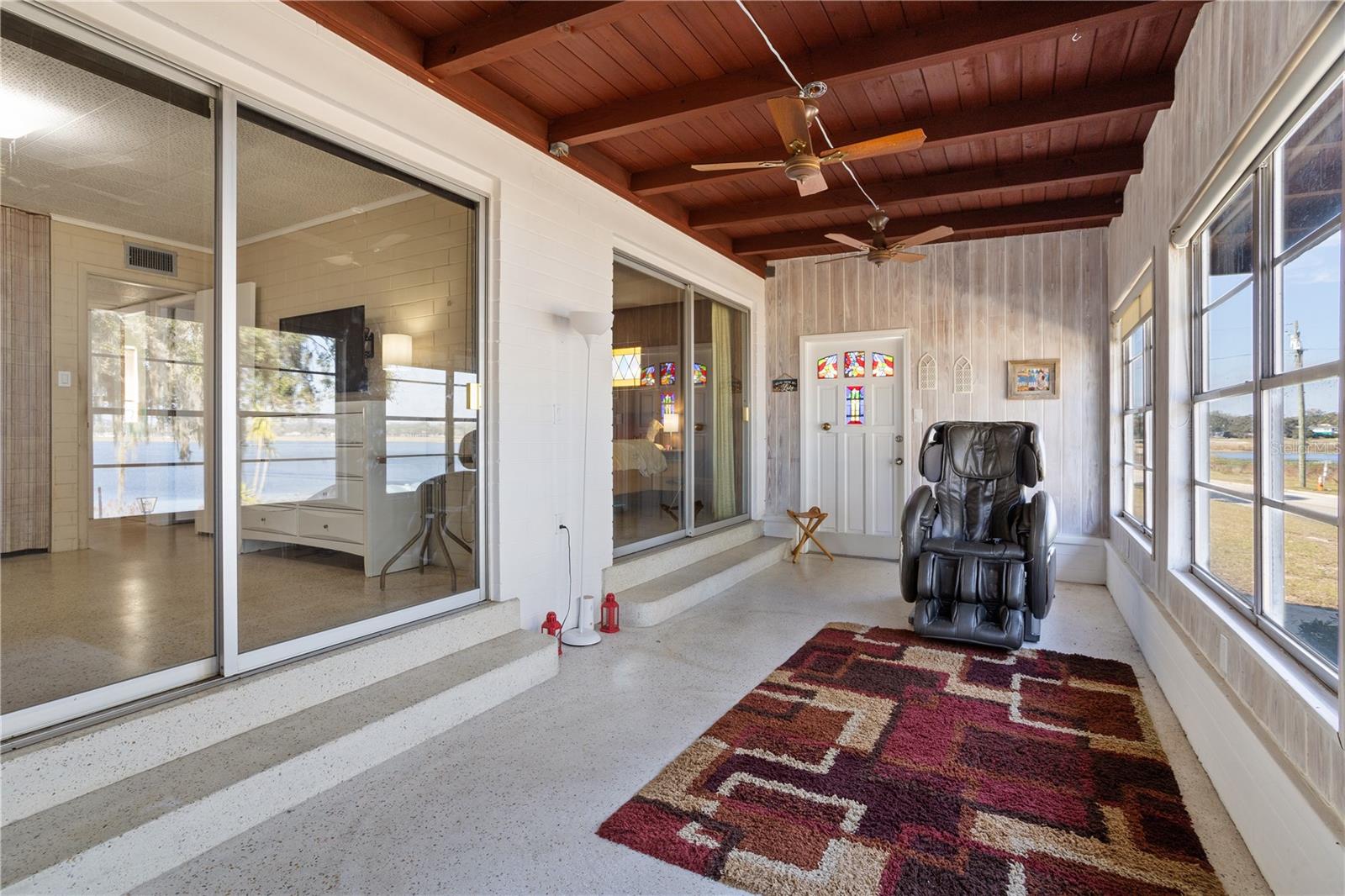 814 S LAKESHORE BOULEVARD
