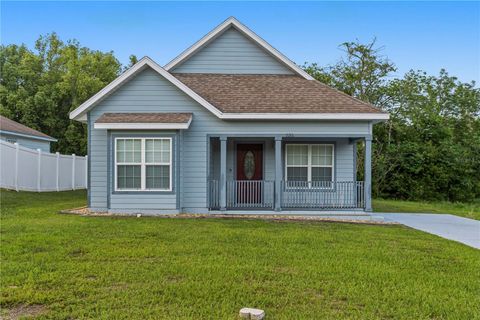 Photo of 535 W Silver Springs Place, Ocala, FL 34475 (MLS # OM722736)