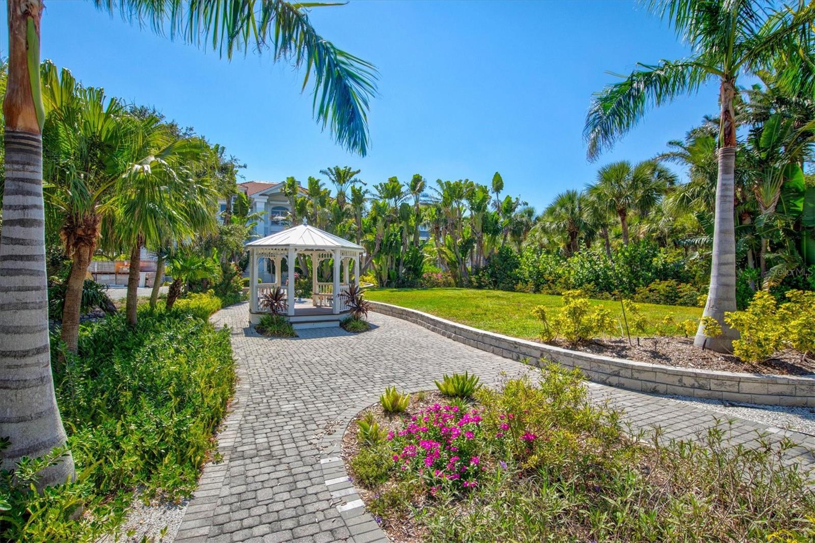 TROPICAL BREEZE ESTATES - Residential