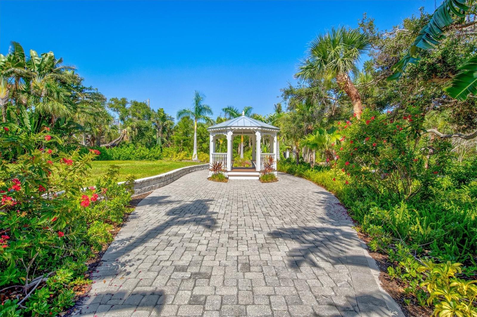 TROPICAL BREEZE ESTATES - Residential