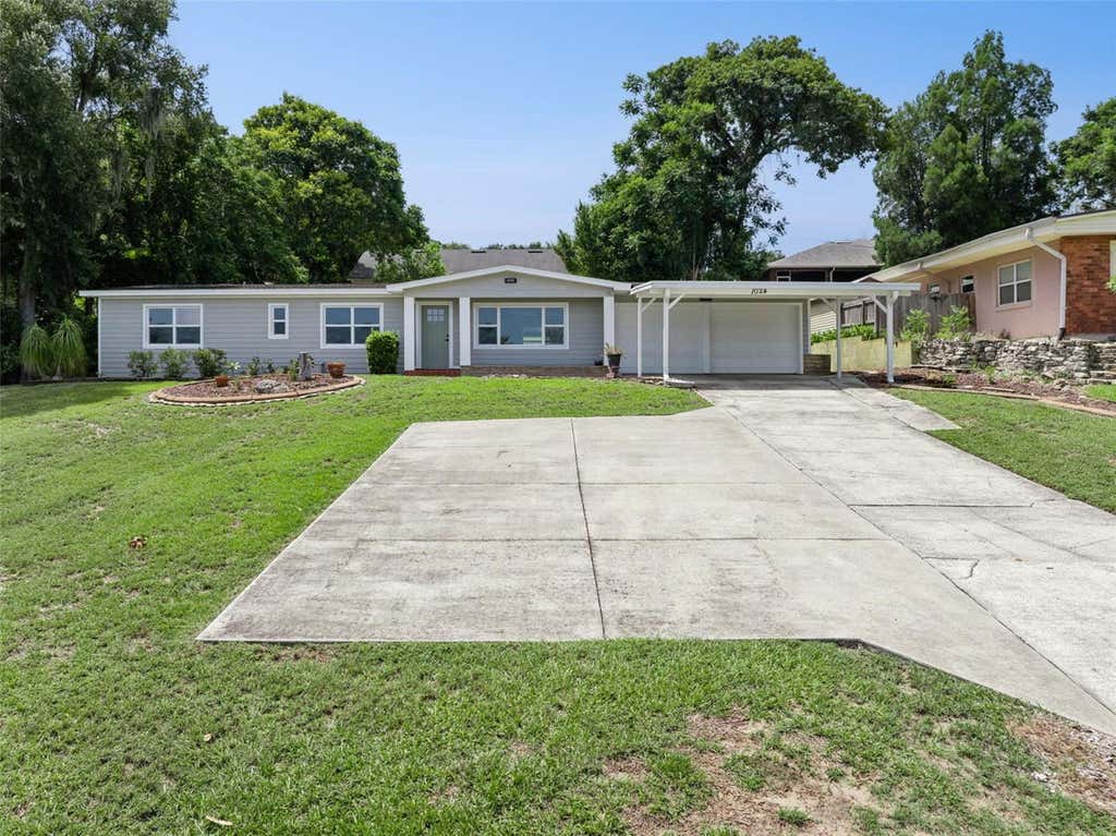 Photo of 1024 Sunset Drive, Lake Wales, FL 33853 (MLS # P4939322)