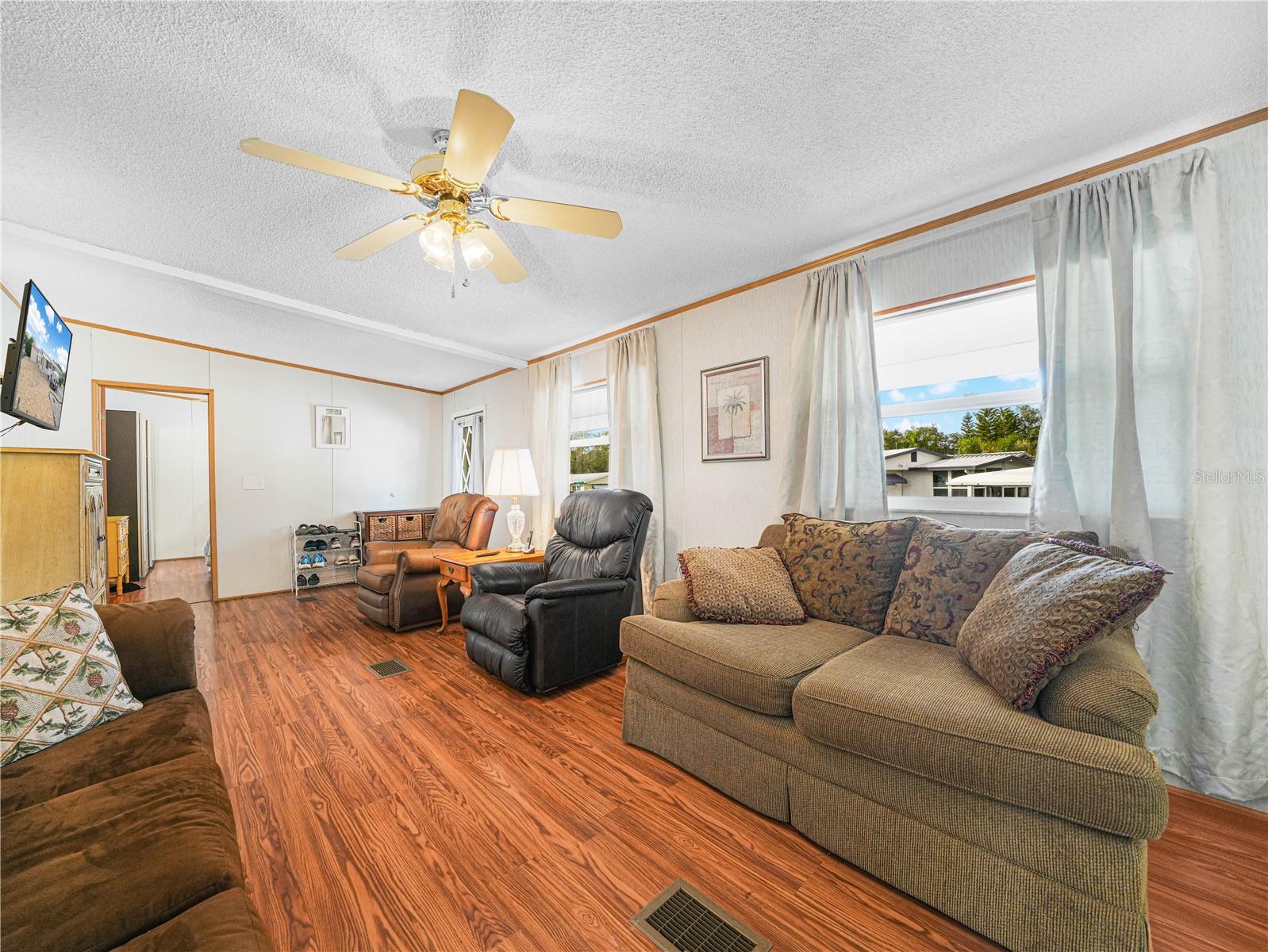 SADDLEBAG LAKE - Residential