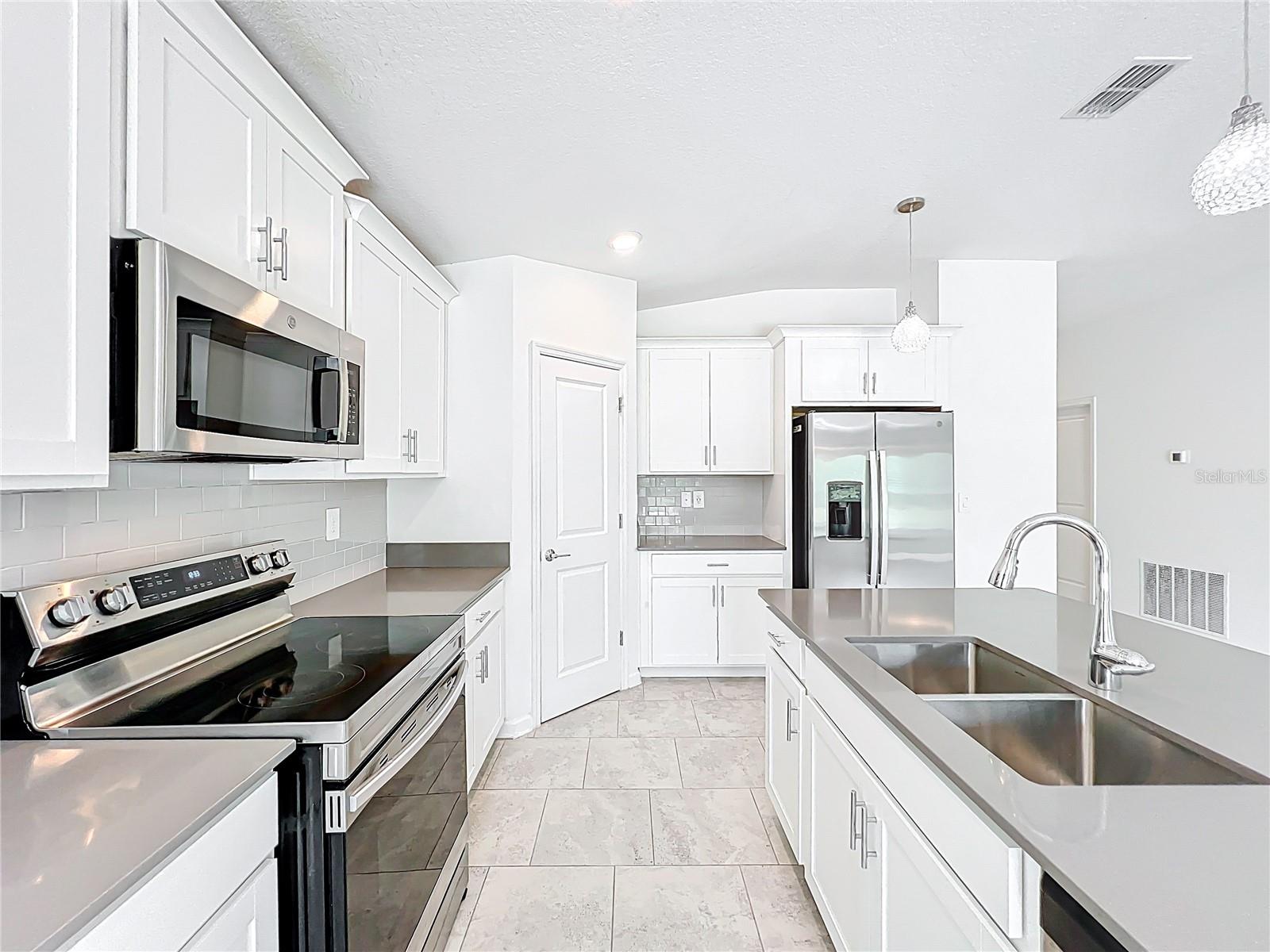 TRINITY LAKES 50 - Residential Lease