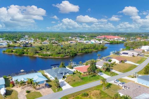 A home in PORT CHARLOTTE