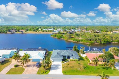 A home in PORT CHARLOTTE