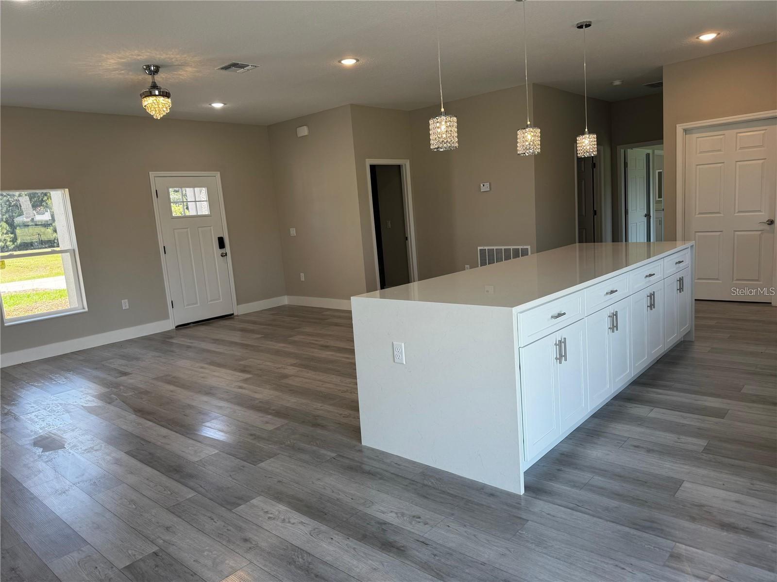 SPRING LAKE VILLAGE IV PB 9-PG 75 LOT 12 BLK J - Residential