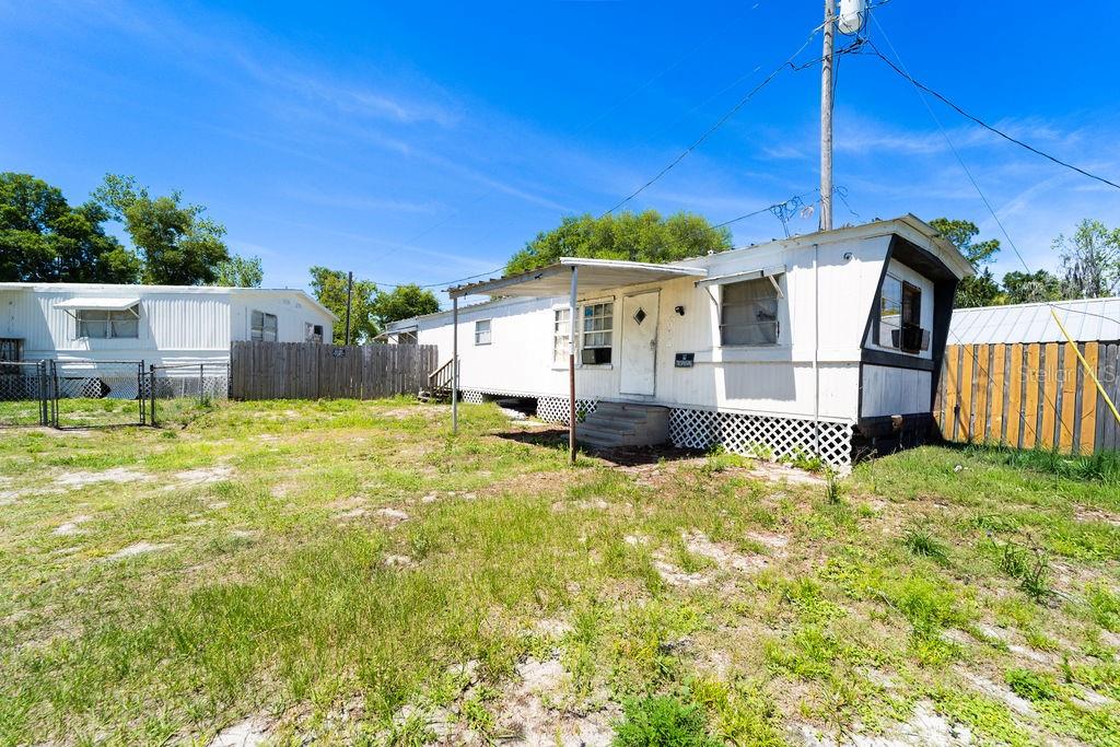 DELAND MOBILE HOMESITES UNREC 157 - Residential