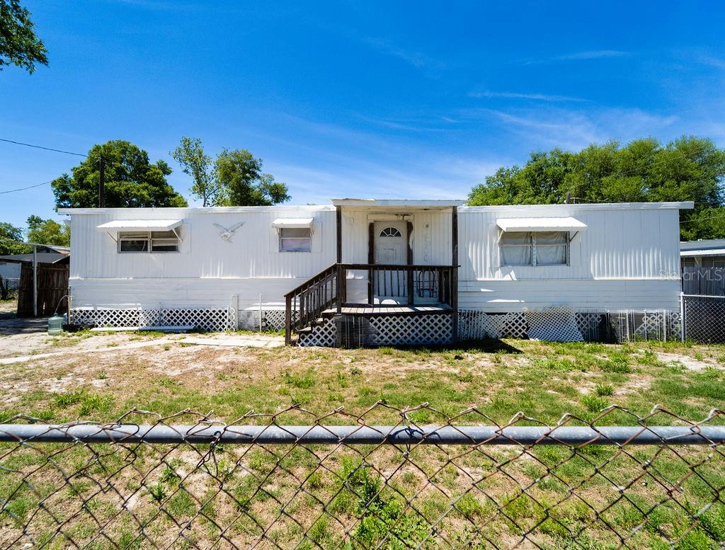 DELAND MOBILE HOMESITES UNREC 157 - Residential