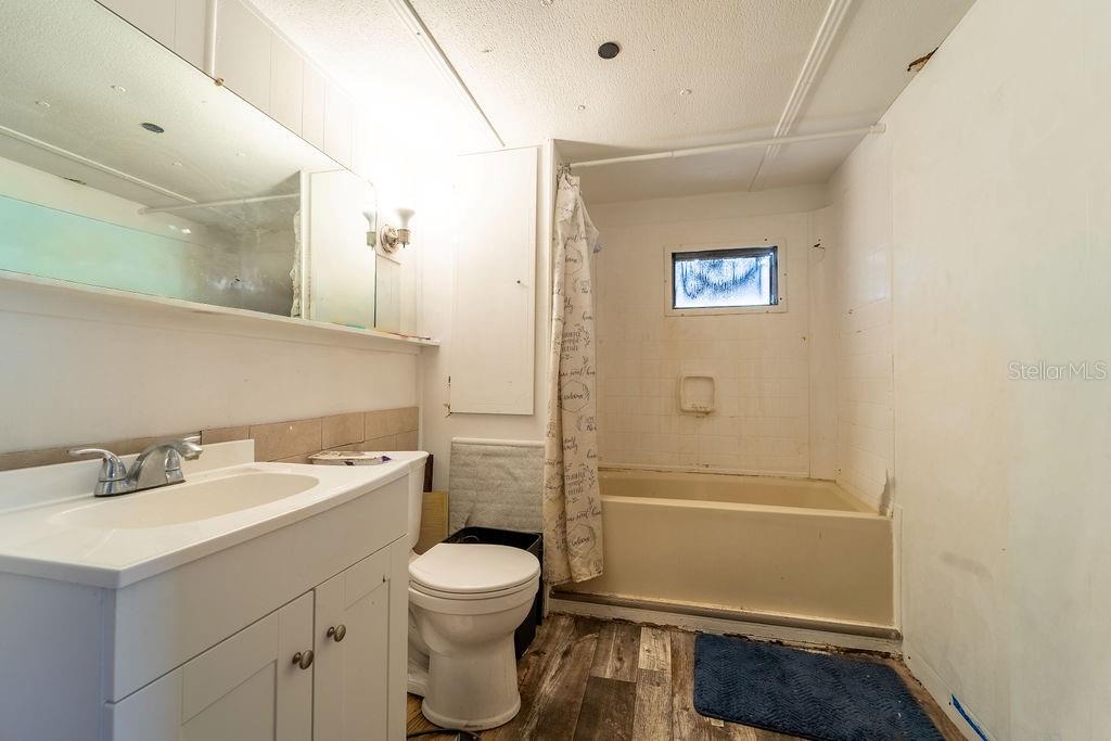 DELAND MOBILE HOMESITES UNREC 157 - Residential
