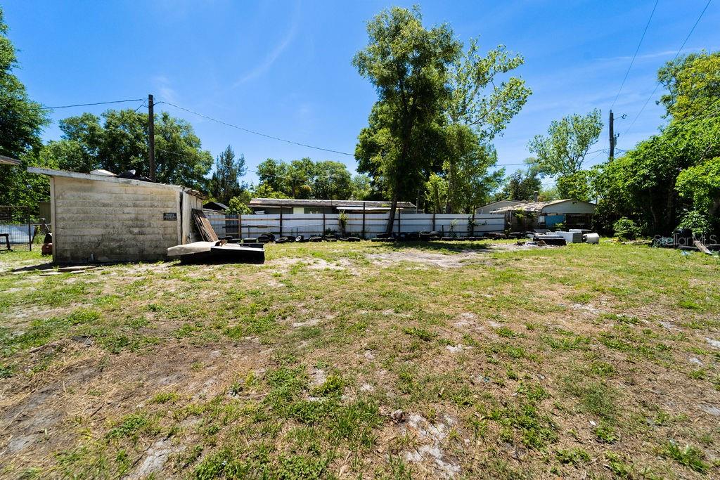 DELAND MOBILE HOMESITES UNREC 157 - Residential