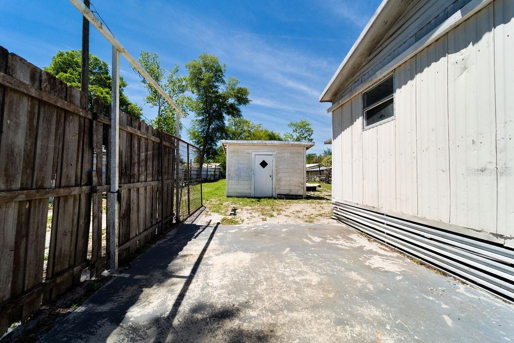 DELAND MOBILE HOMESITES UNREC 157 - Residential