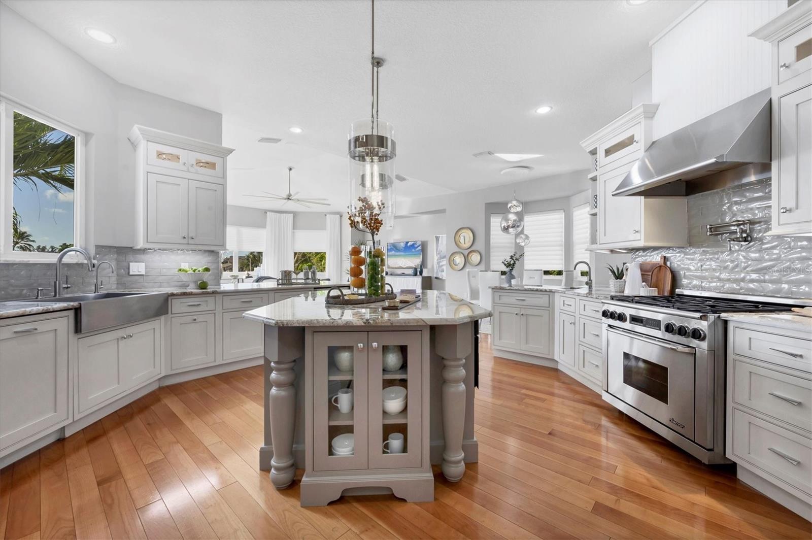 BAY ISLAND SHORES - Residential