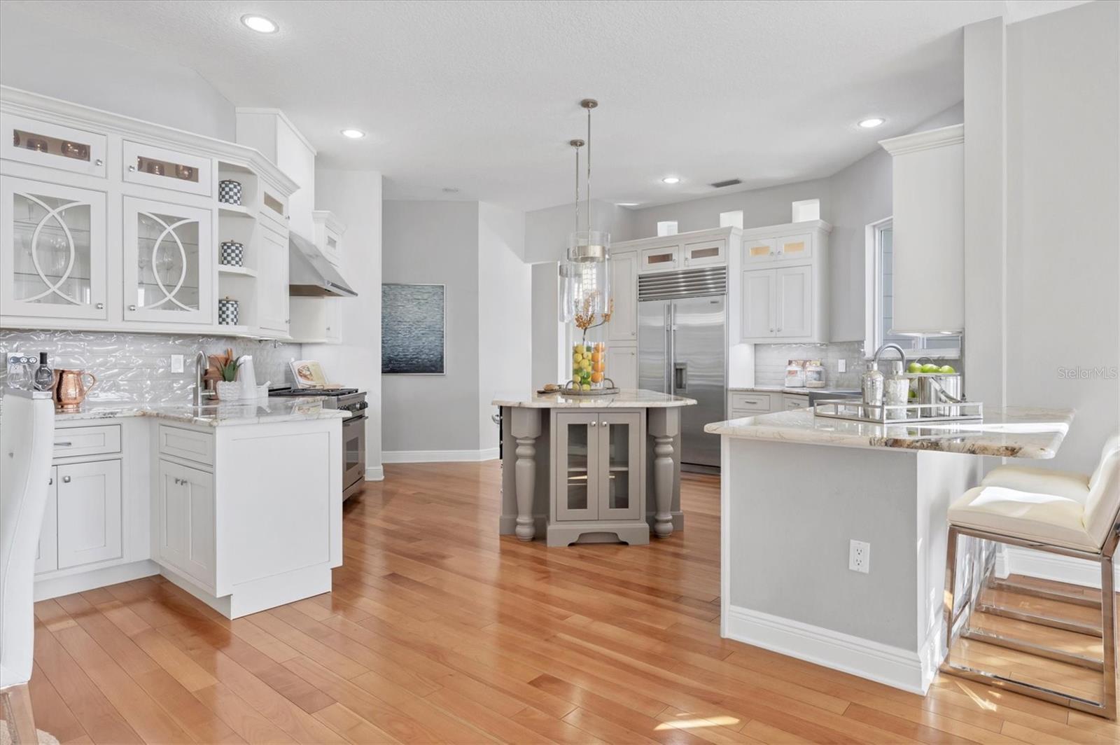 BAY ISLAND SHORES - Residential