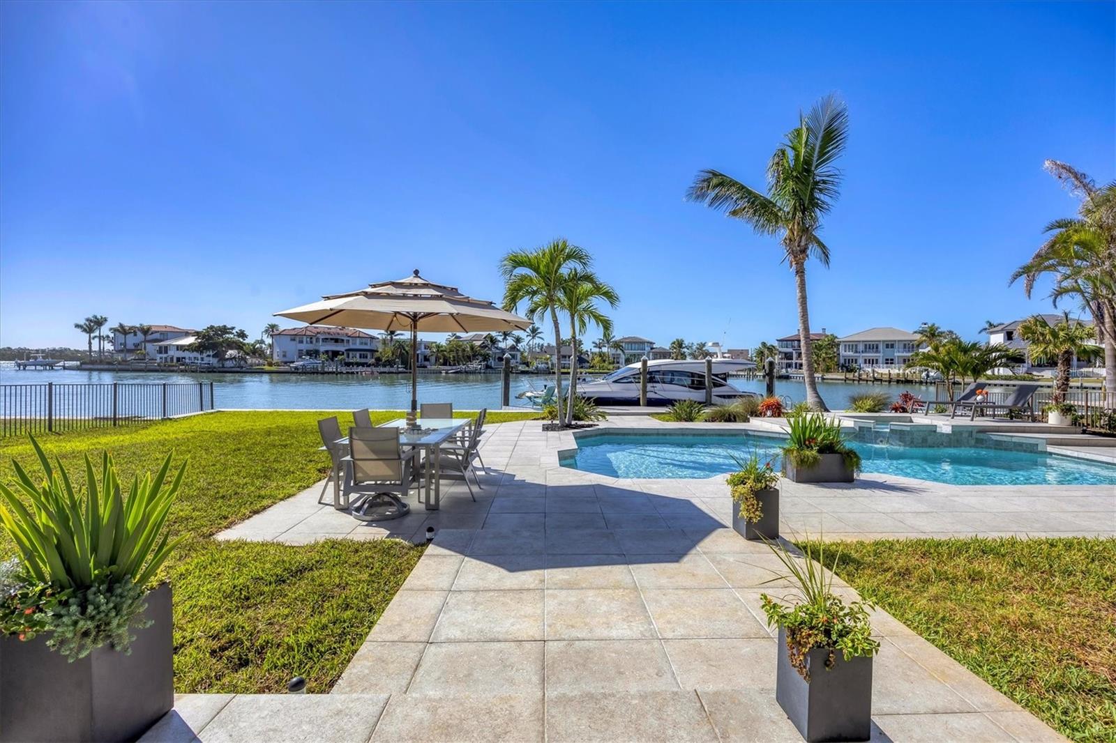 BAY ISLAND SHORES - Residential