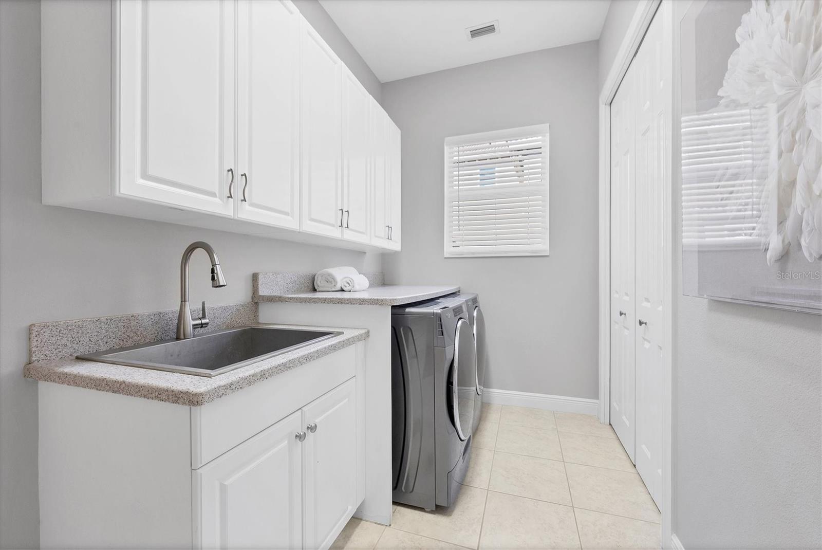 BAY ISLAND SHORES - Residential