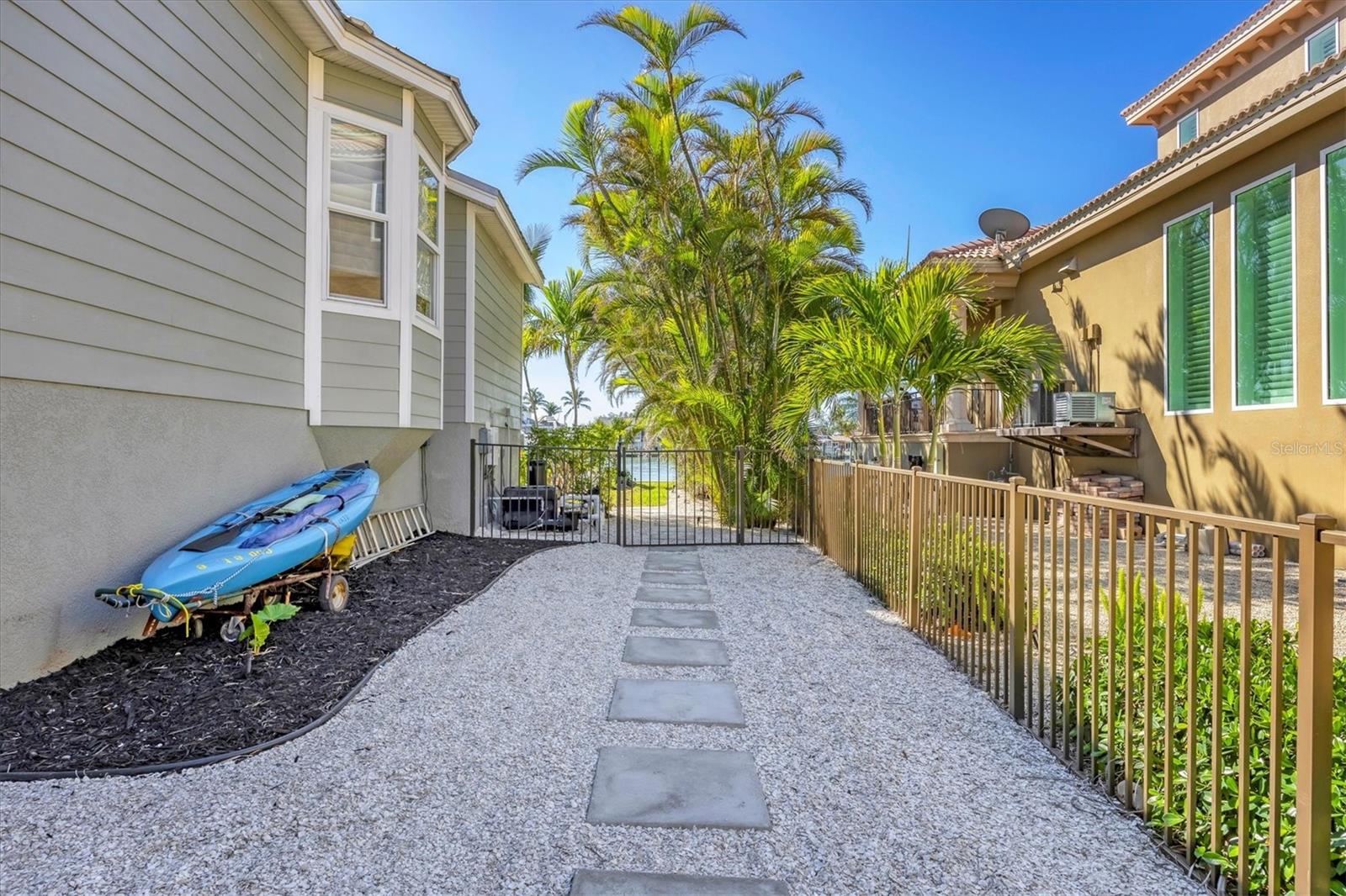BAY ISLAND SHORES - Residential