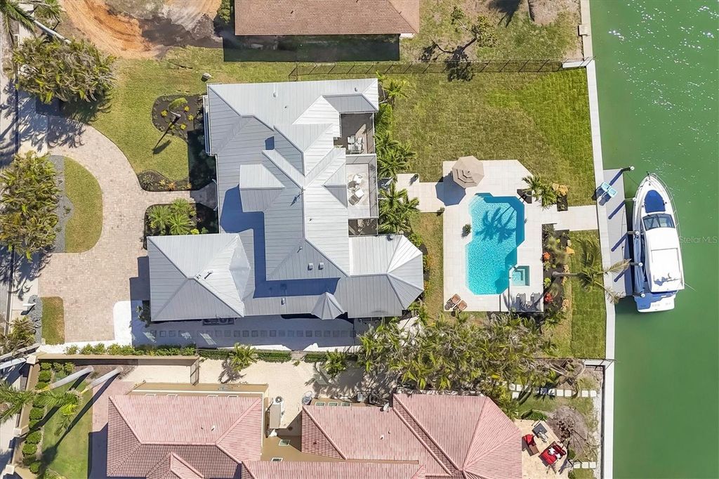 Photo of 810 Siesta Drive, Sarasota, FL 34242 (MLS # A4667093)