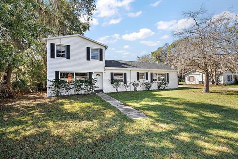 Photo of 1301 N Shore Drive, Leesburg, FL 34748 (MLS # G5093543) Photo of 1301 N Shore Drive, Leesburg, FL 34748 (MLS # G5093543)