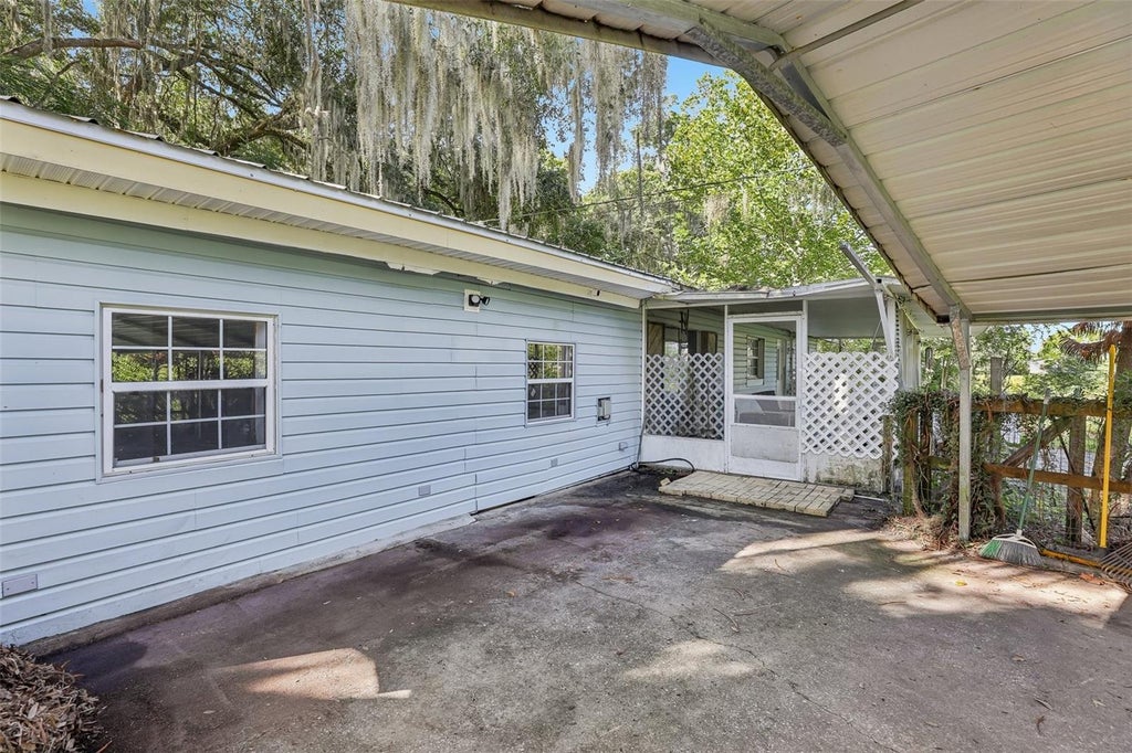 Photo of 2315 Edgewater Avenue, Leesburg, FL 34748 (MLS # G5114348)