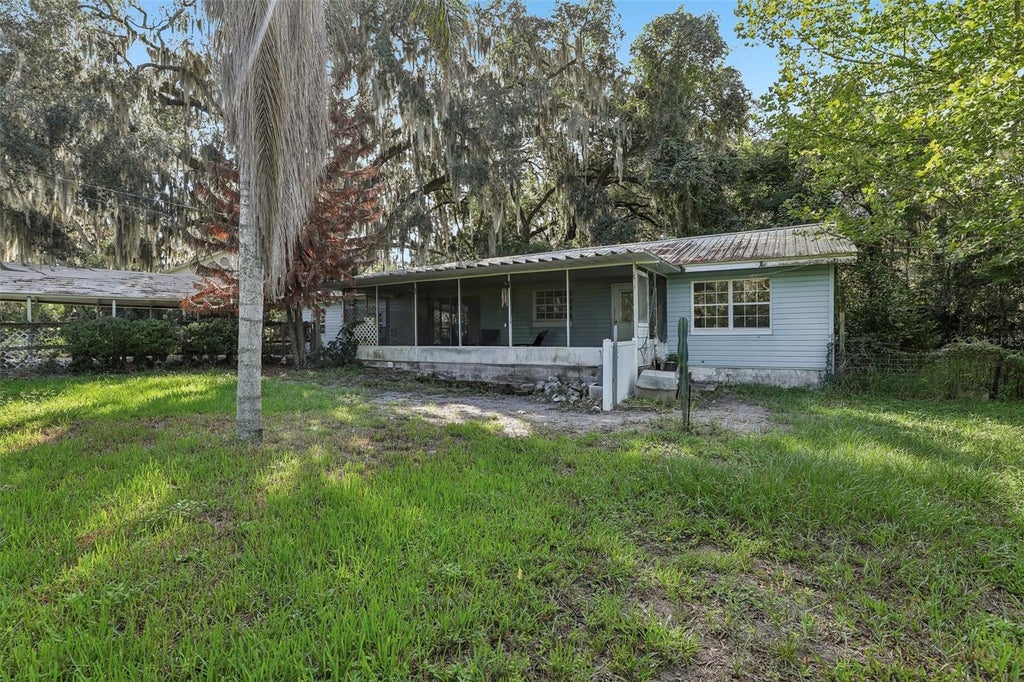 Photo of 2315 Edgewater Avenue, Leesburg, FL 34748 (MLS # G5114348)