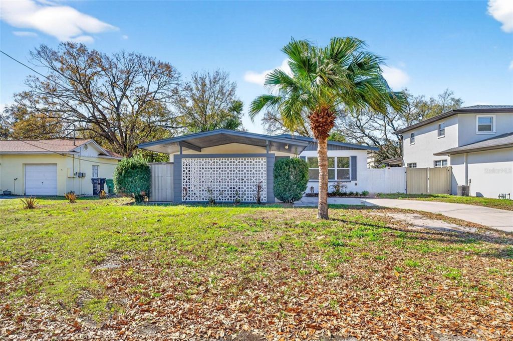 Photo of 1012 W Adalee Street, Tampa, FL 33603 (MLS # TB8494932)