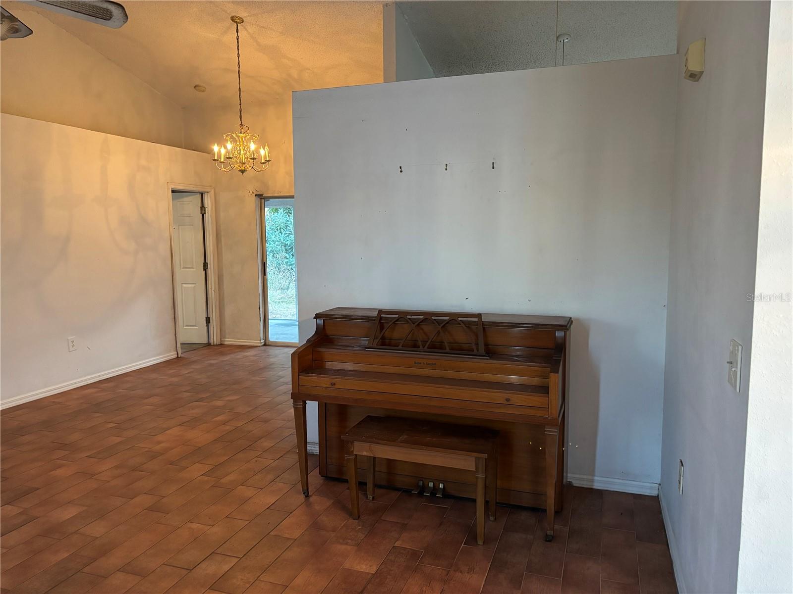 2405 APPALOOSA CIRCLE