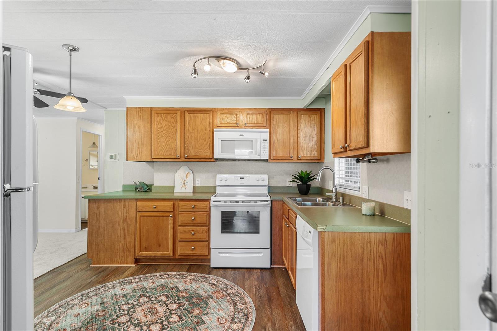 LAKESIDE HILLS ESTATES - Residential