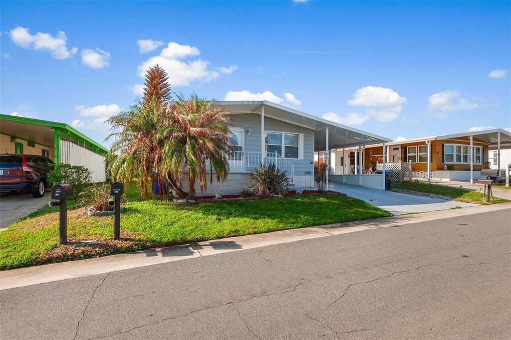 Photo of 914 Pine Ridge Drive, Lakeland, FL 33809 (MLS # L4960307)