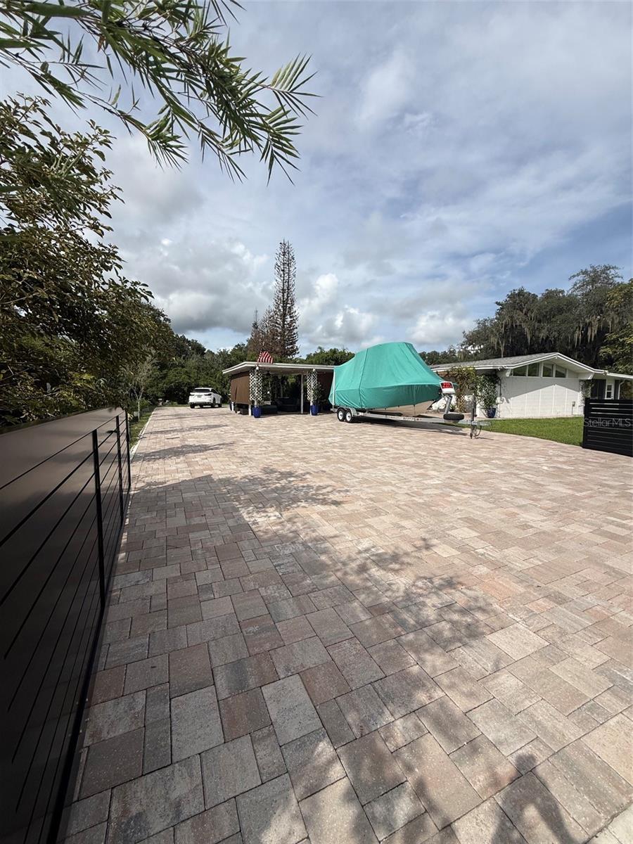 2207 POINSETTIA LANE