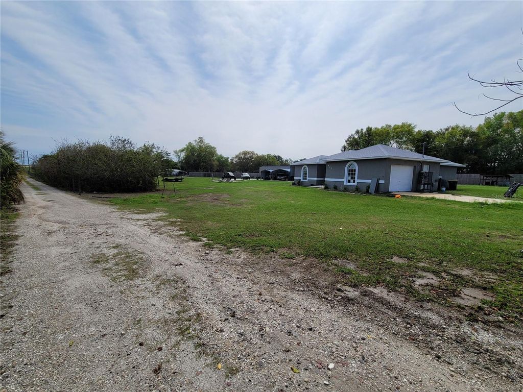 Photo of 425 Stokes Rd, Lake Wales, FL 33898 (MLS # S5146300)