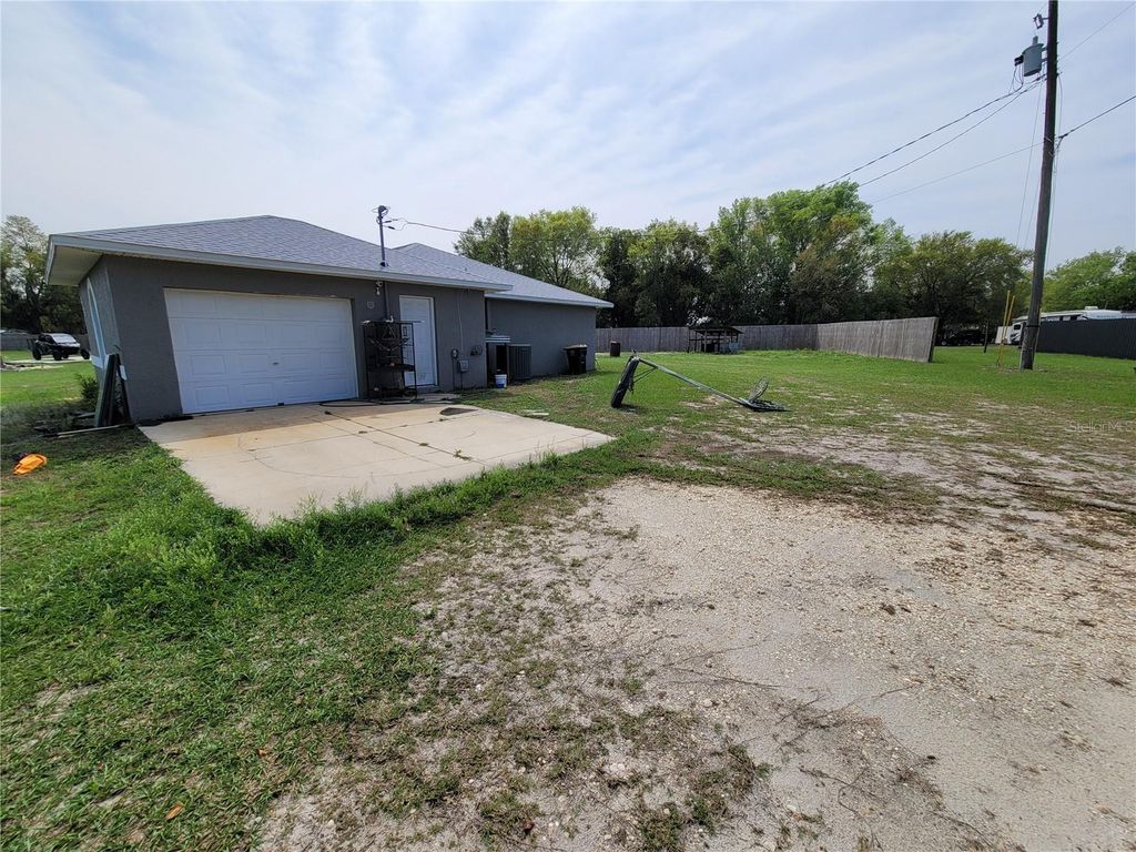 Photo of 425 Stokes Rd, Lake Wales, FL 33898 (MLS # S5146300)