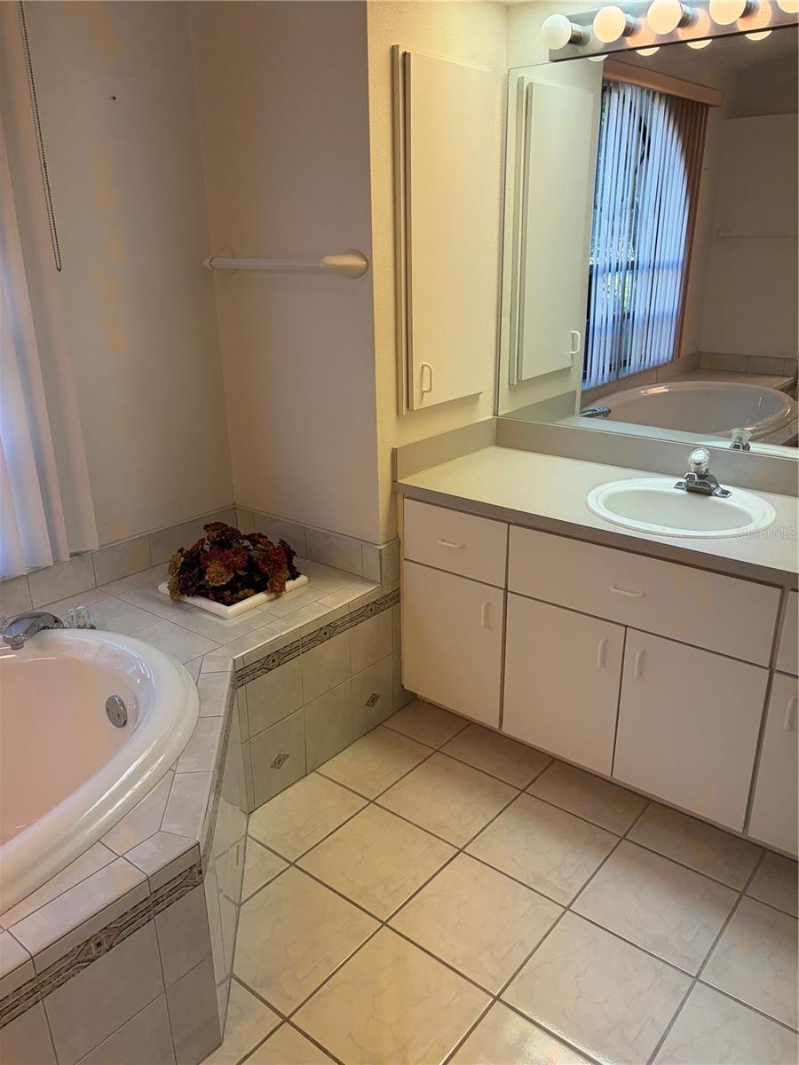 GOLDEN ACRES - Residential