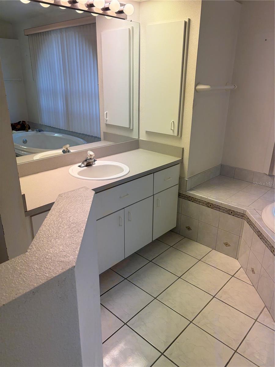 GOLDEN ACRES - Residential