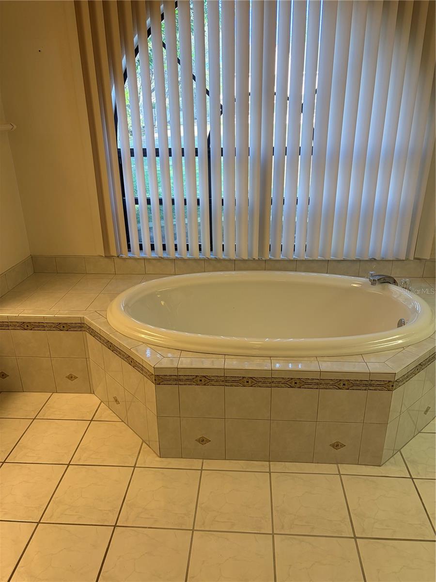 GOLDEN ACRES - Residential