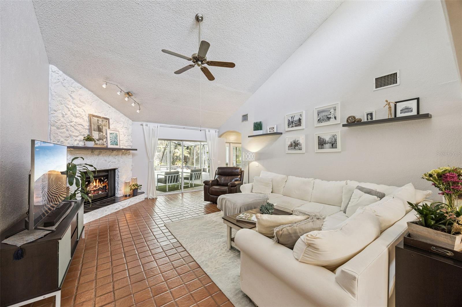 REGAL OAK SHORES UNIT 1 - Residential