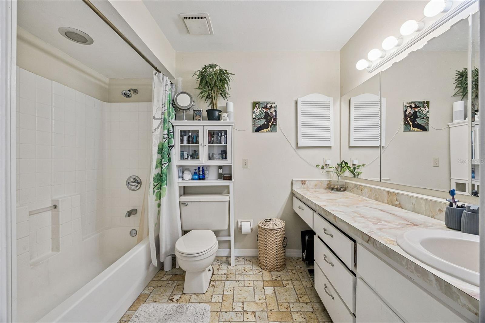 REGAL OAK SHORES UNIT 1 - Residential