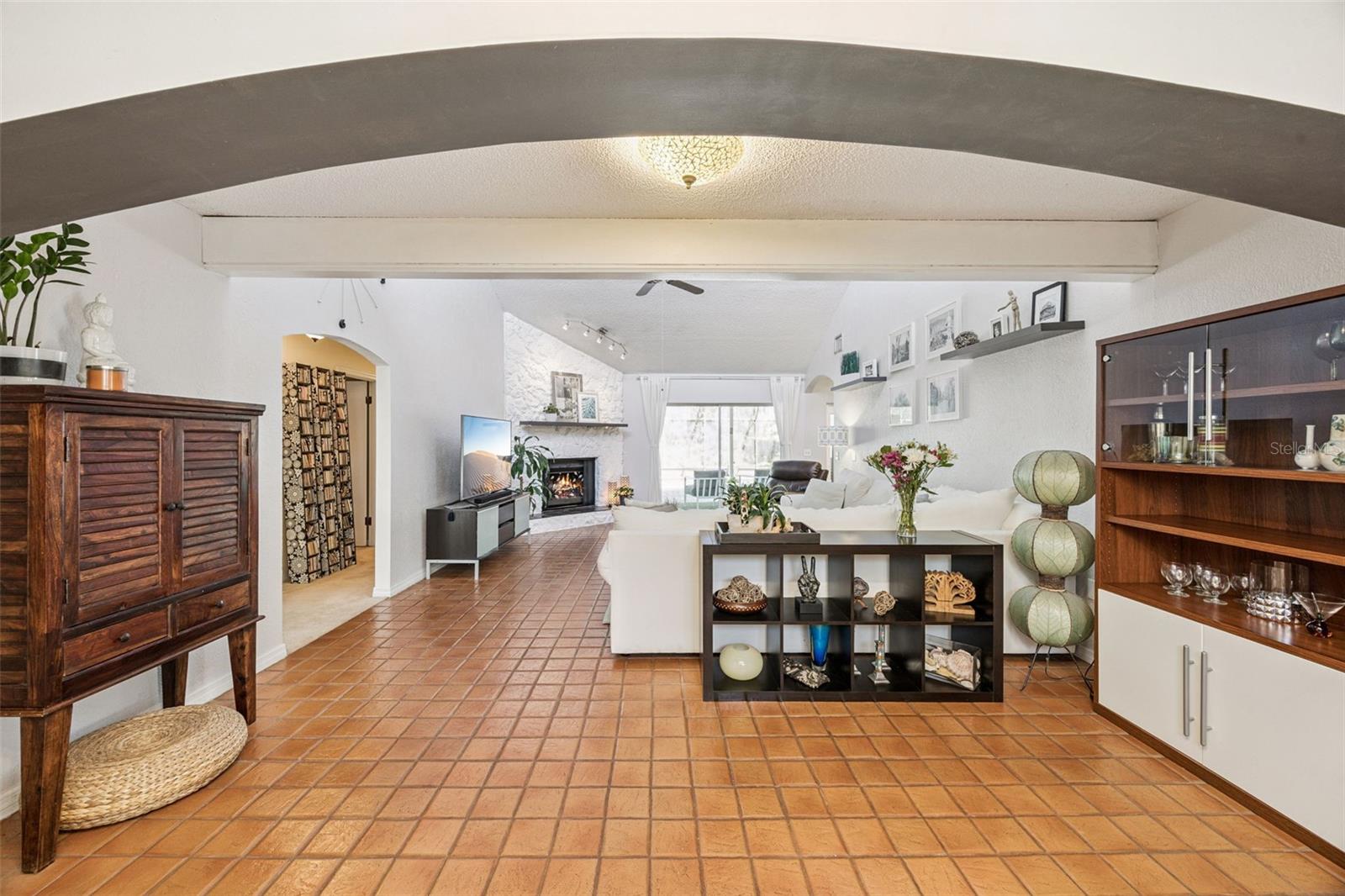 1691 GRANDVIEW BOULEVARD