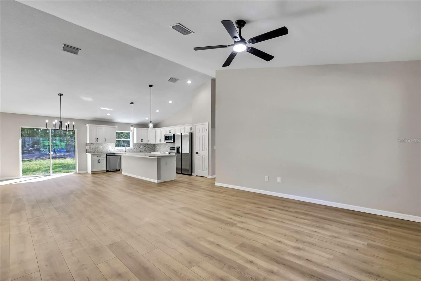 2400 W MAGENTA DRIVE