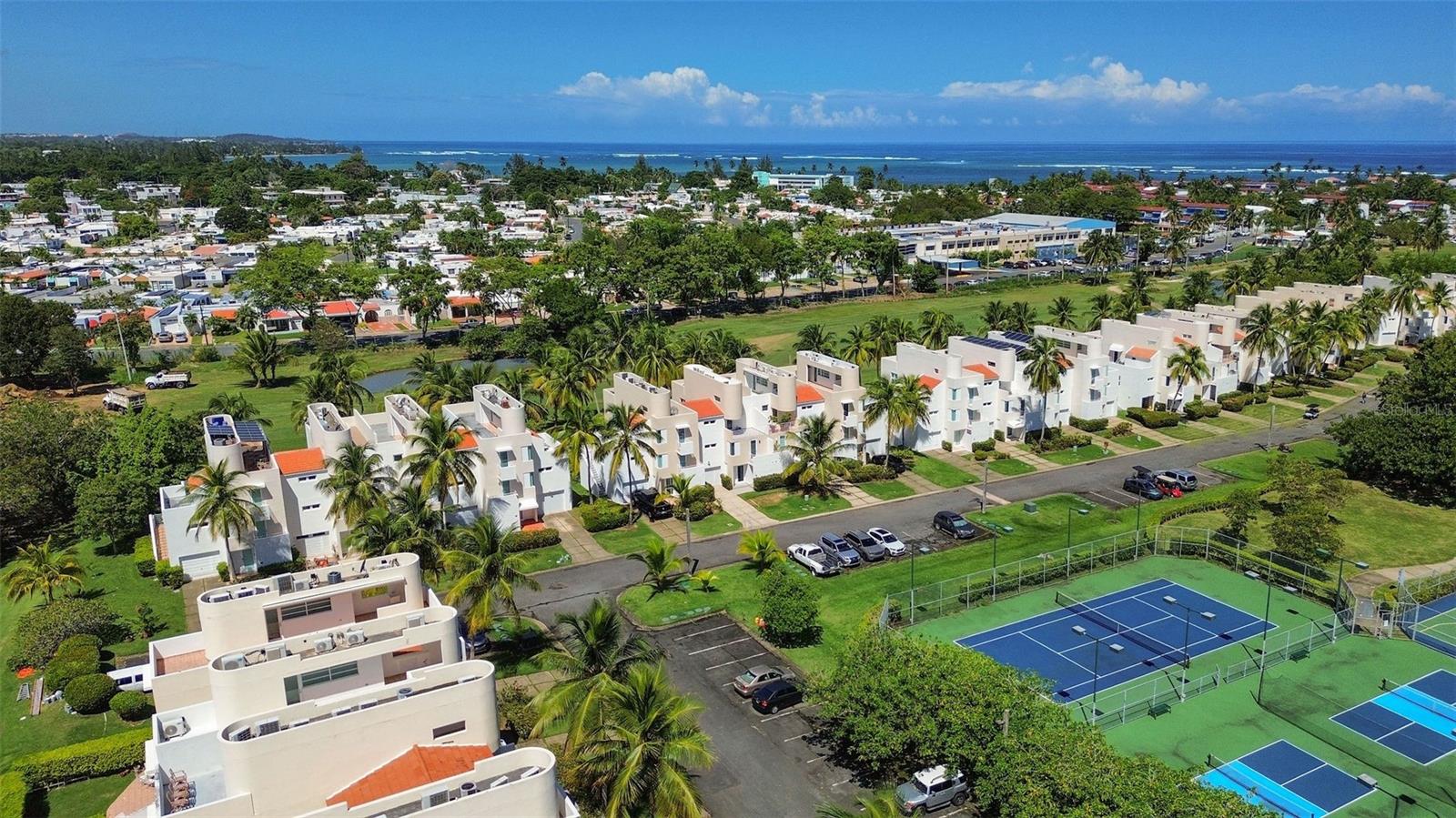 VILLAS DE GOLF OESTE - Residential