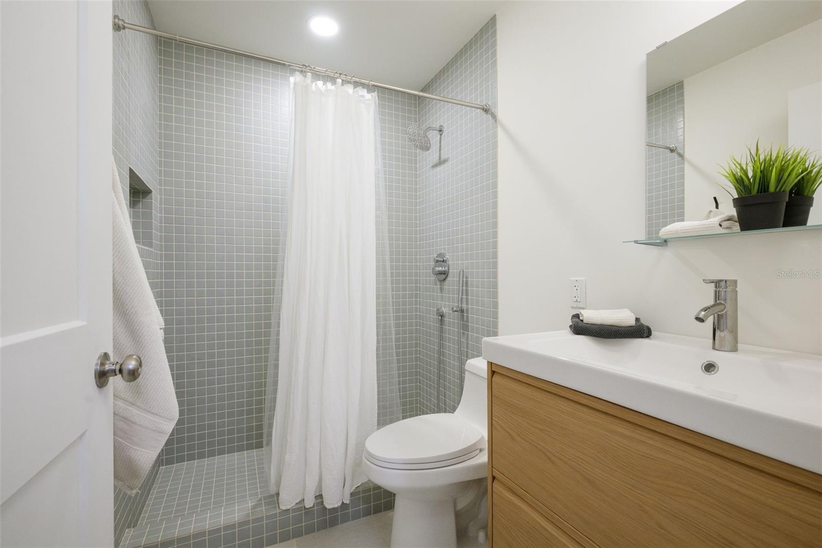 LAKE FOREST & LAKE FOREST NORTH - Residential